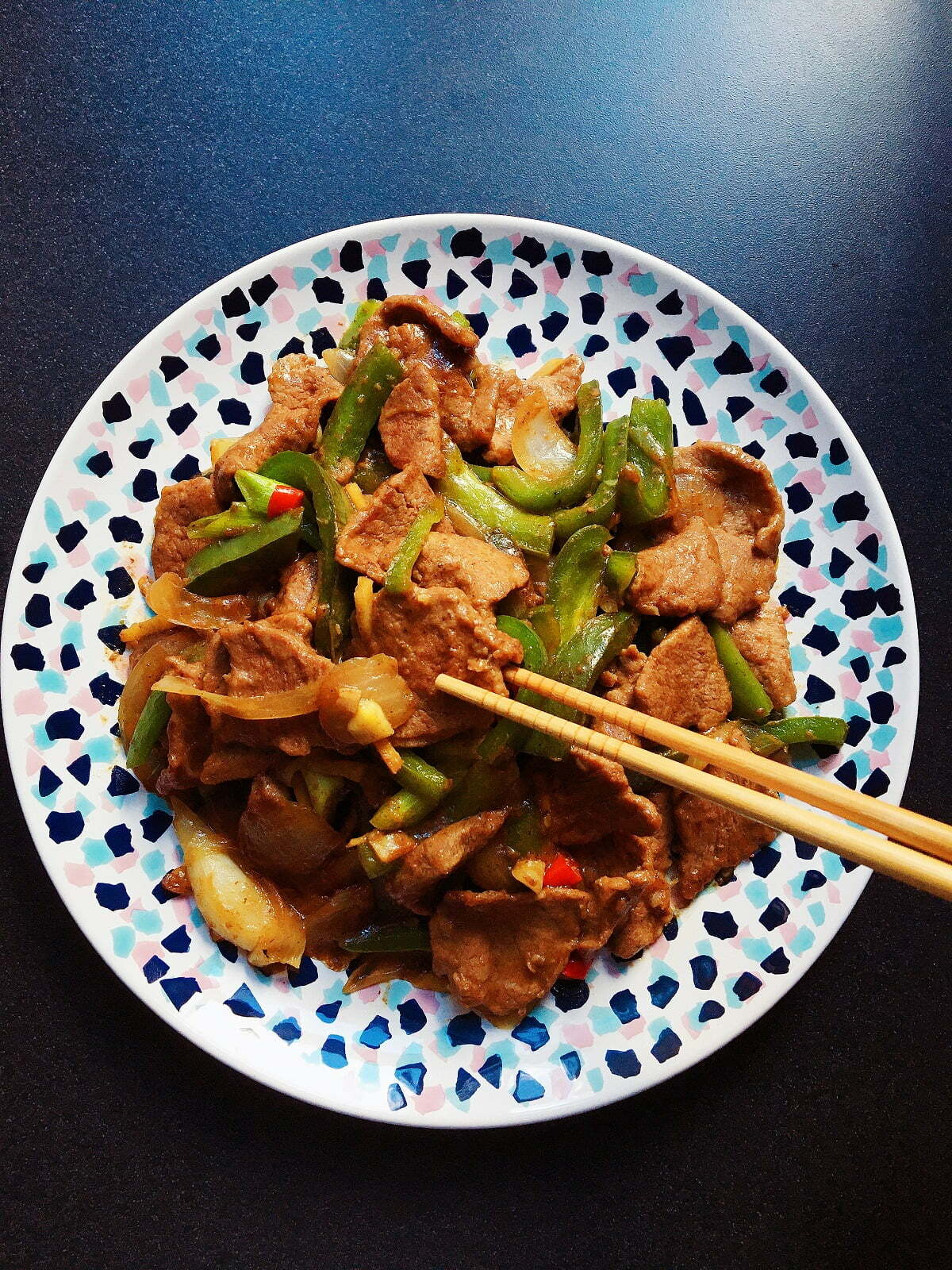 Yummy Stir-Fry Beef with Green Peppers (青椒炒牛肉)