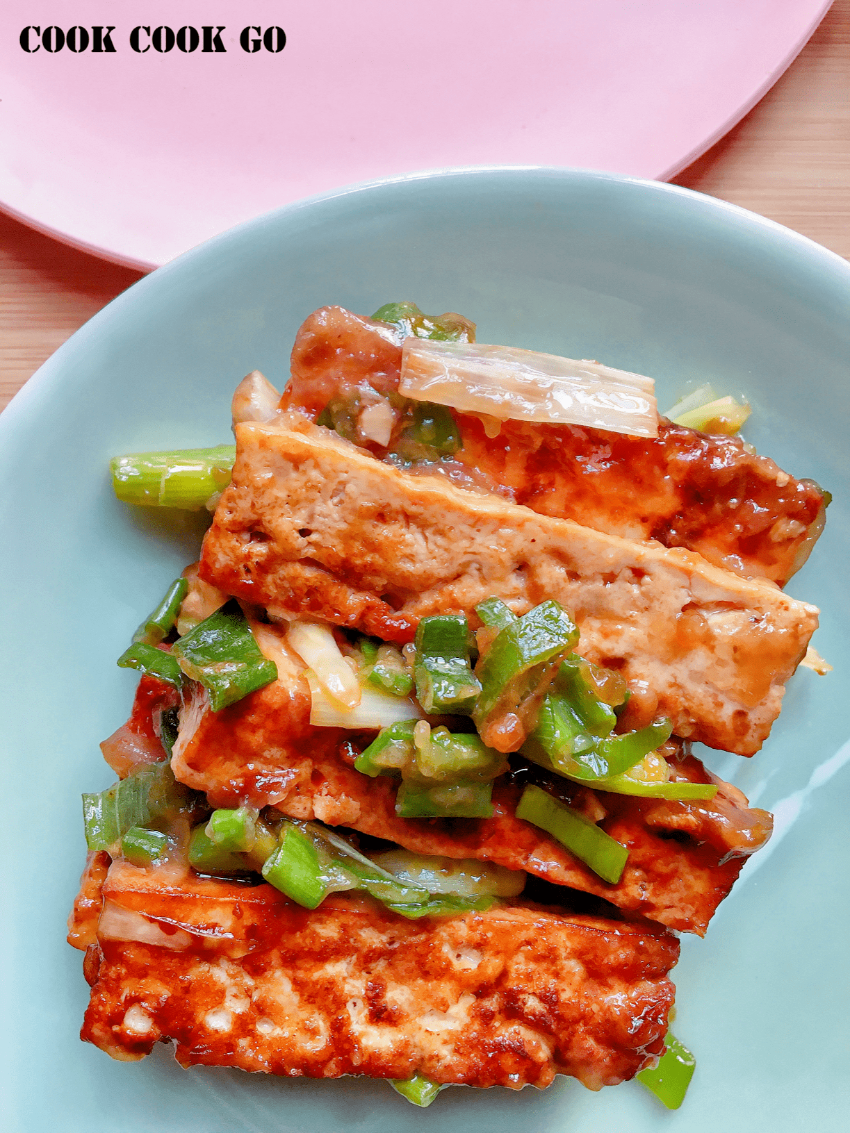 Easy Fried Tofu with Green Onions (葱烧豆腐)