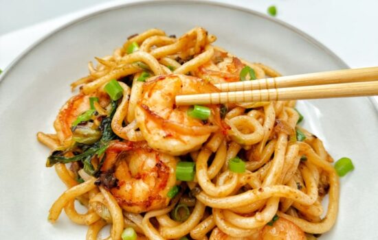 Heavenly Garlic Shrimp Udon Noodles