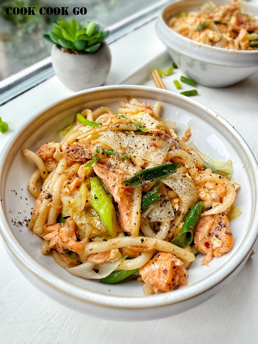 stir fry udon noodles with salmon 