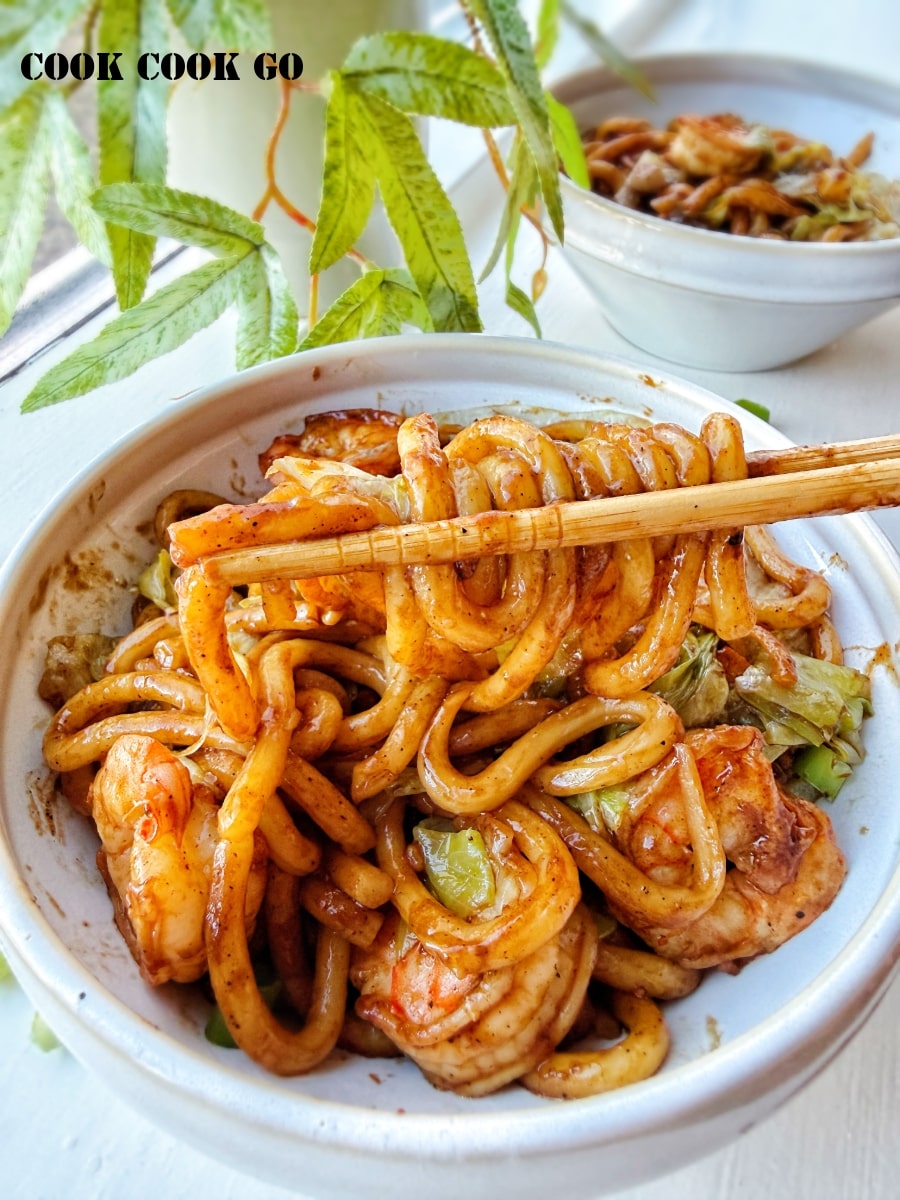 udon noodles with black pepper sauce and shrimp