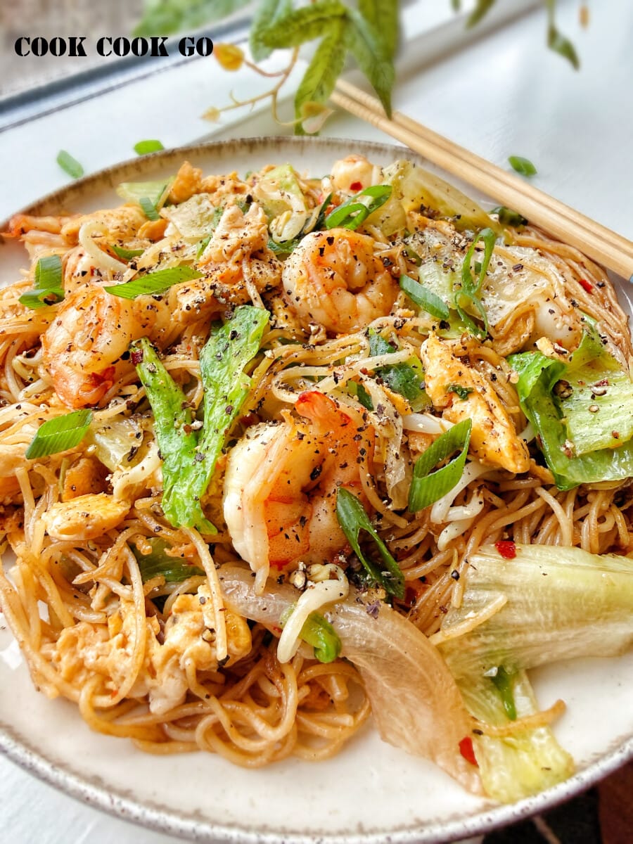 easy fried rice noodles recipe with shrimp 