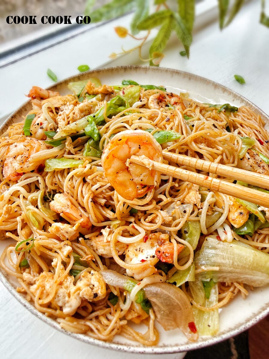 fried rice noodles with shrimp 